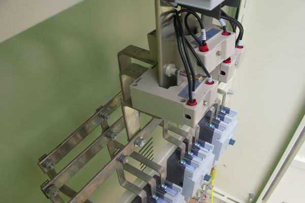 东洲配电柜-应急照明配电柜使用对工作人员的具